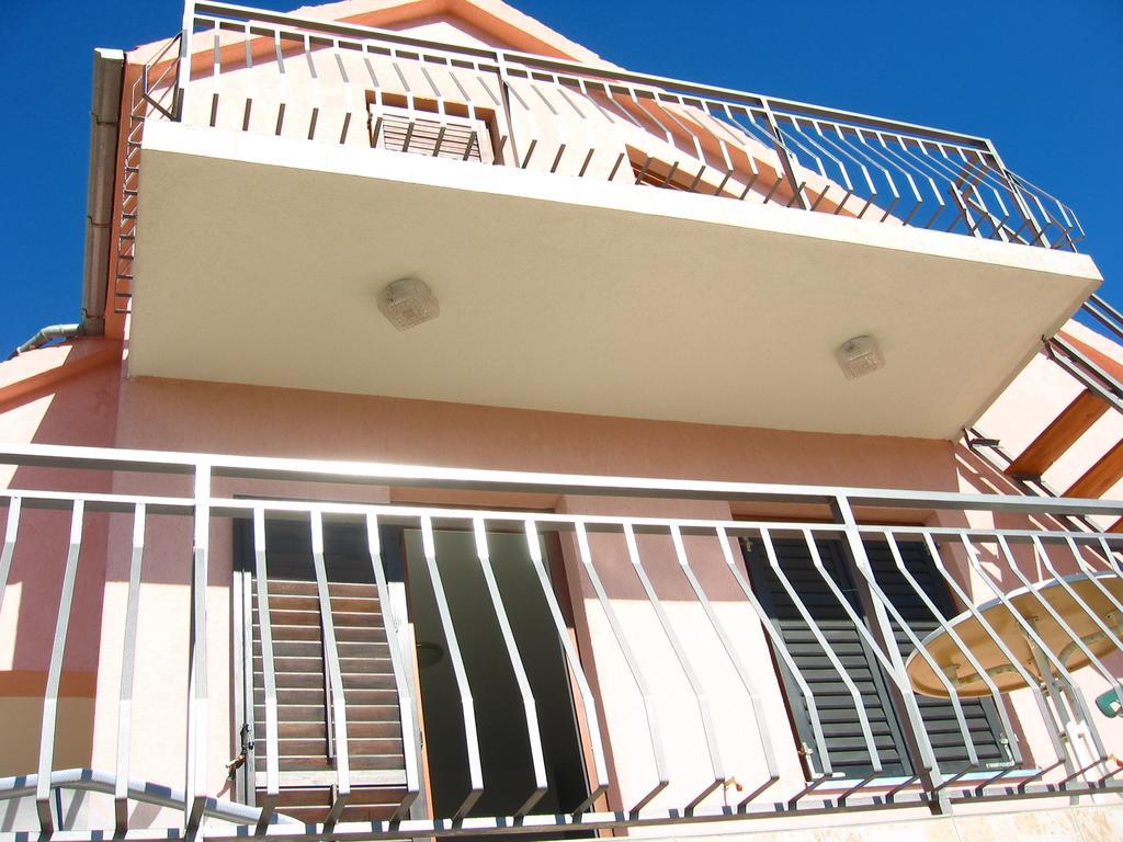 Apartment Vrulje ゴルニ・カリン エクステリア 写真