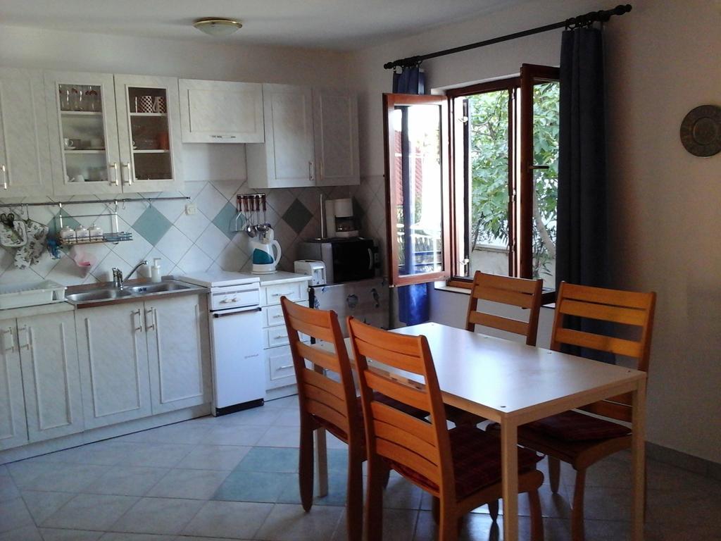 Apartment Vrulje ゴルニ・カリン エクステリア 写真